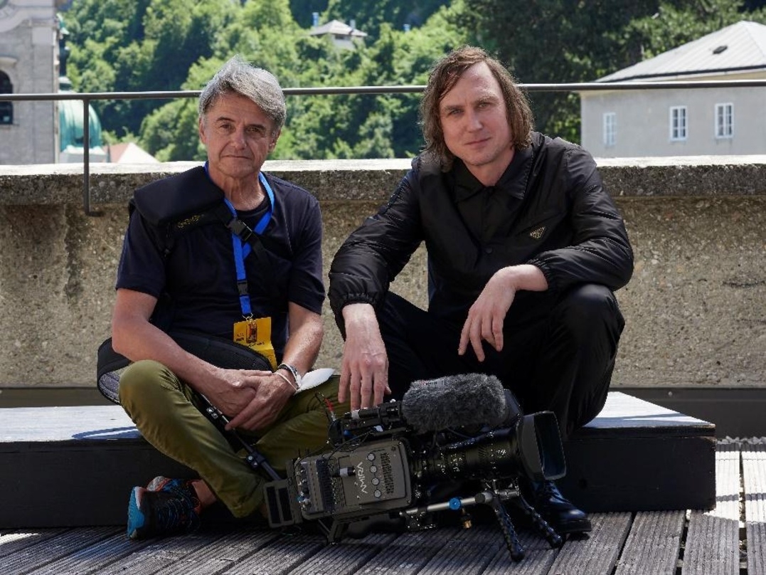 Reiner Holzemer (links im Bild) inszeniert derzeit einen Dokumentarfilm über Lars Eidinger (rechts im Bild) 