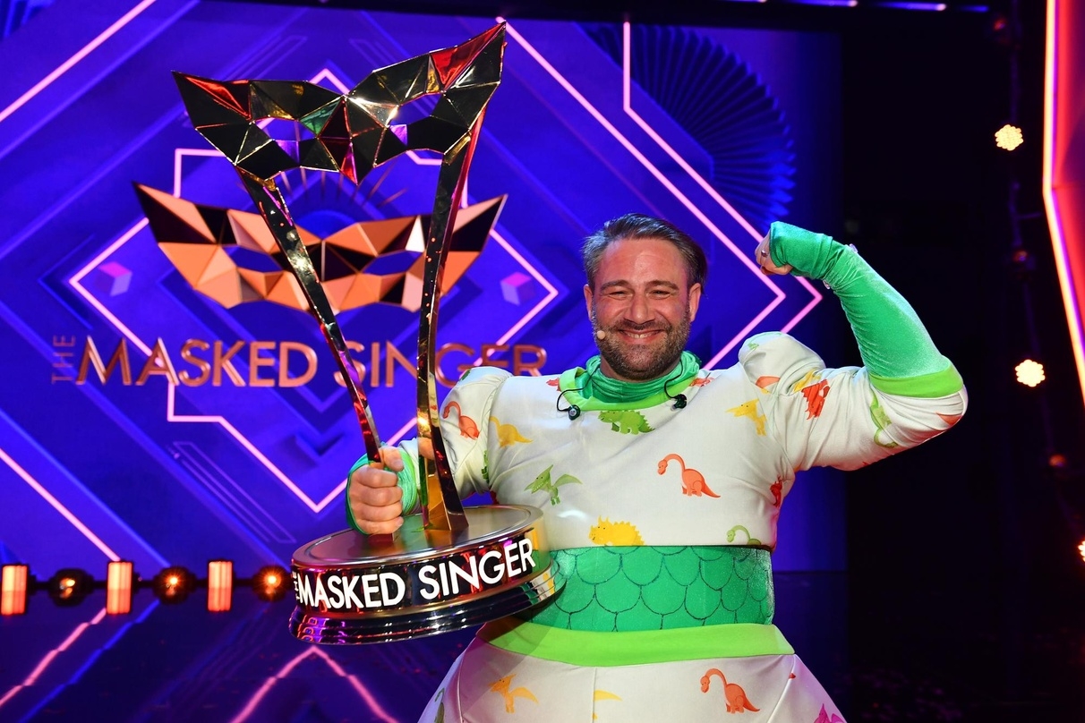 Gewinner der aktuellen "The Masked Singer"-Staffel: Sänger Sasha steckte im Dino-Kostüm