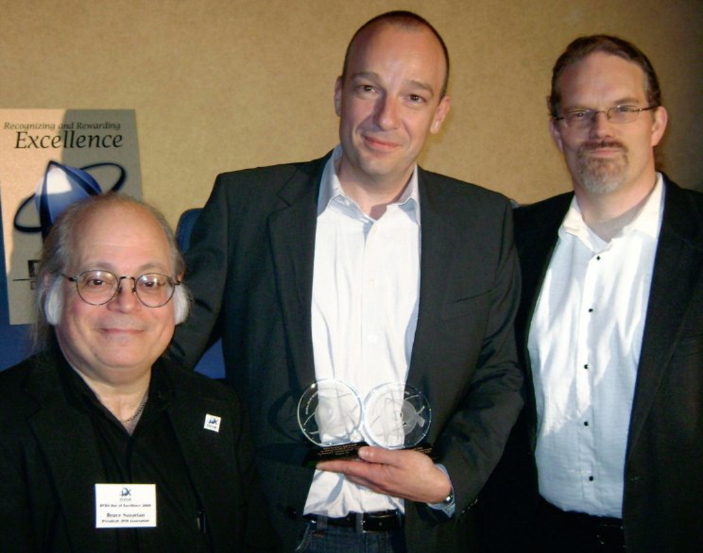 Andreas Thran, Vorstand der Imagion AG (Mitte) mit dem Präsidenten der DVD Association, Bruce Nazarian (l.),
und Jim Taylor, Geschäftsführer der DVDA