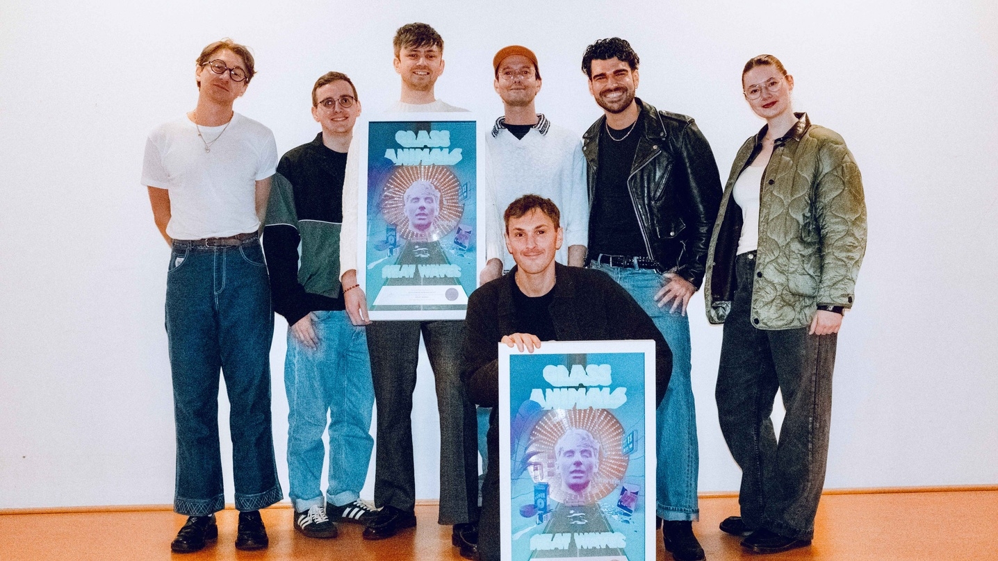 Universal Music hängt den Glass Animals dreimal Platin um