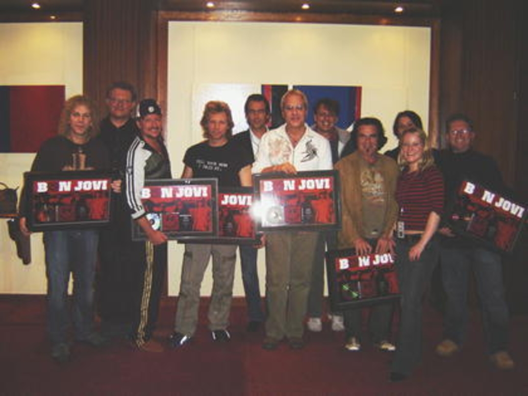 Sind auch nach 22 Jahren noch gut im Geschäft: Bon Jovi und ihr Schweizer Universal-Team