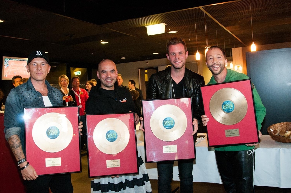 Bei der Gold-Verleihung in Bern (von links): Produzent Remady, Choreograph Curtis Burger, Manu-L und DJ BoBo