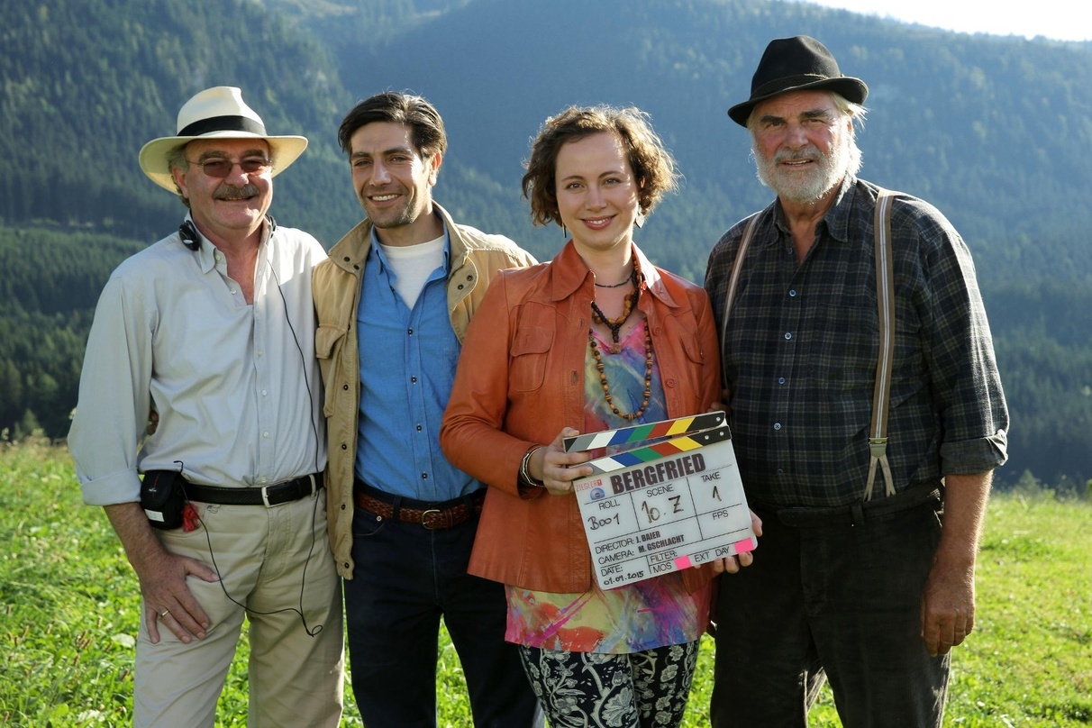 Regisseur Jo Baier mit den Hauptdarstellern Fabrizio Bucci, Katharina Haudum und Peter Simonischek beim Drehstart von "Bergfried"