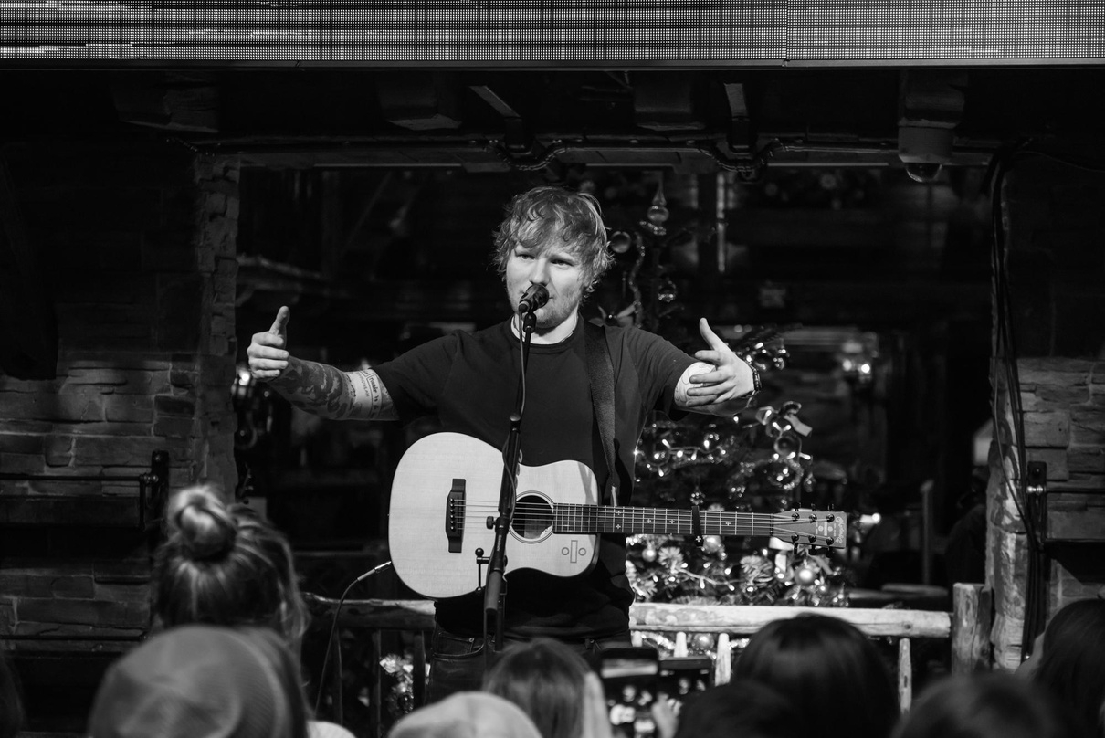 Einnehmender Typ: Ed Sheeran, hier bei einem Gig in Österreich am 15. Dezember, kehrt bei den Alben zurück an die Spitze