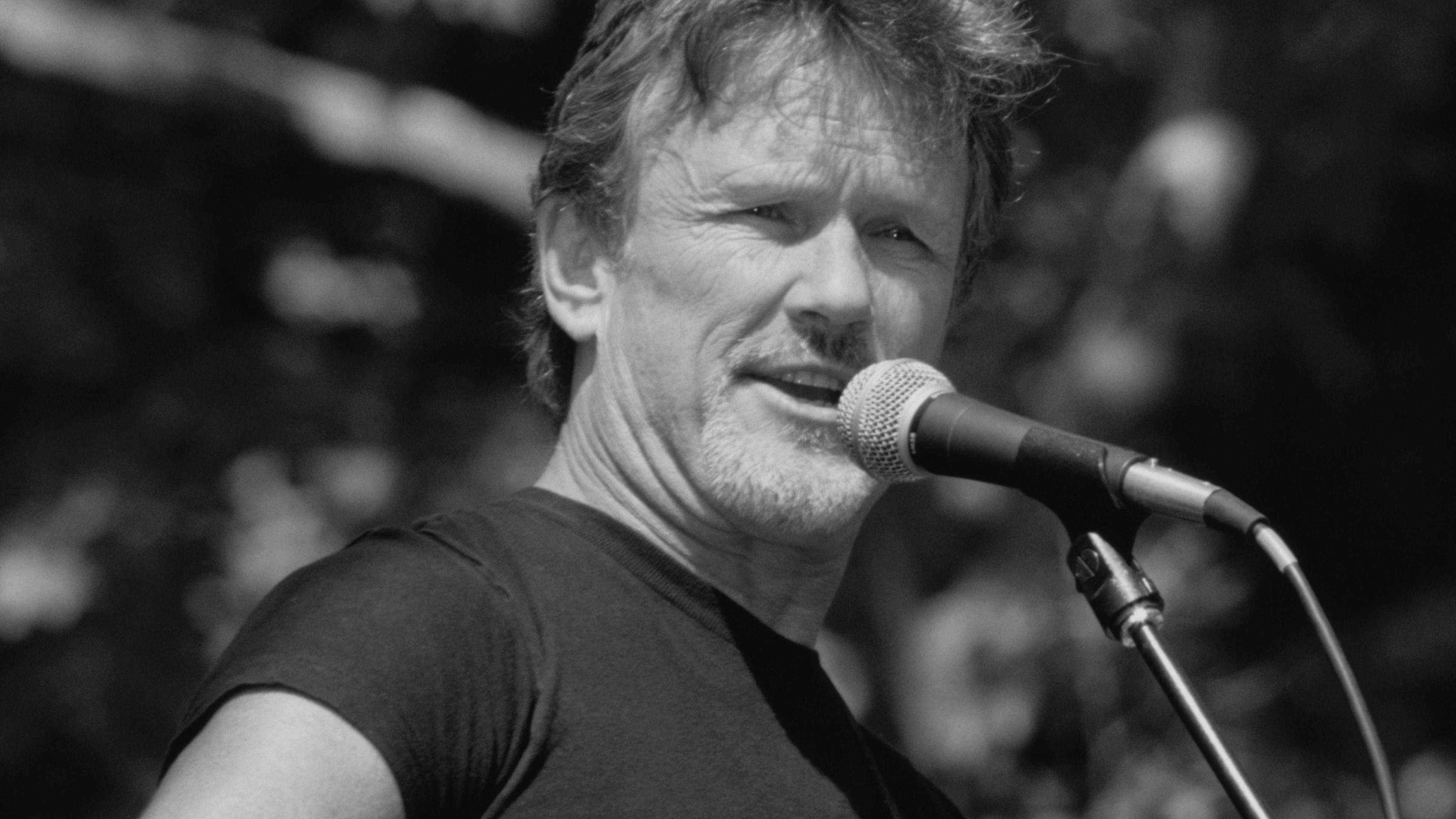 NEW YORK, NY May 23: Kris Kristofferson performs during the Country Music Takes Manhattan Music Festival held in Central Park on May 23, 1993 in New York City. Copyright: xJosephxMarzullox