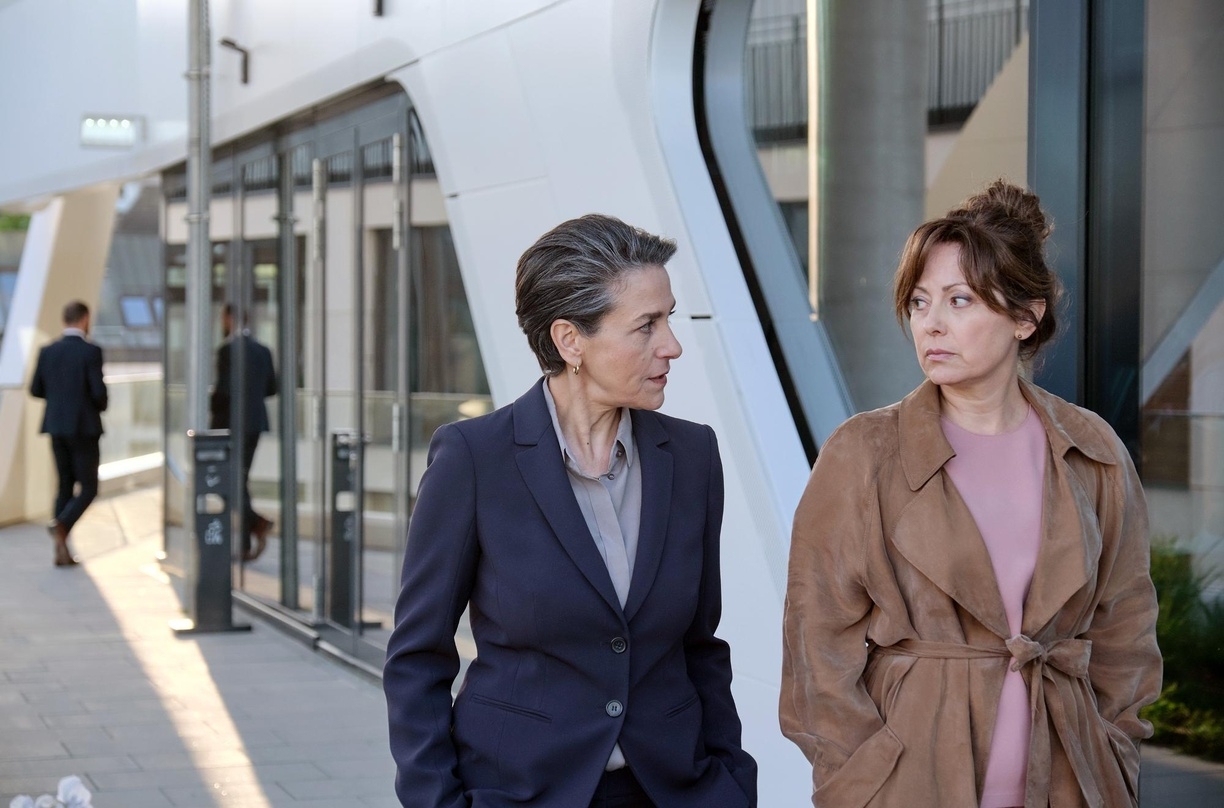 Carolina Vera (rechts im Bild mit Marietta Meguid) gab mit dem "Tatort: Du allein" ihren Ausstand als Staatsanwältin Emilia Alvarez 