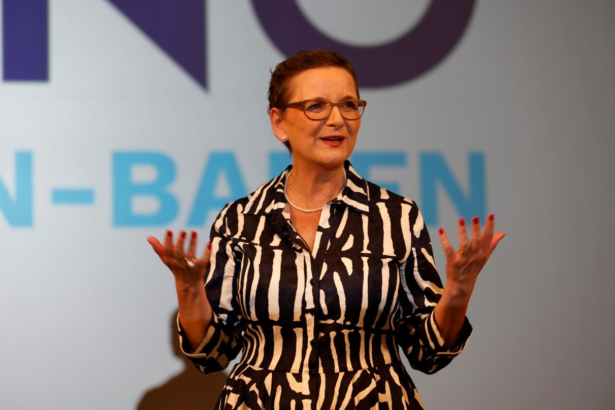 Die HDF-Vorstandsvorsitzende Christine Berg bei der offiziellen Eröffnung der KINO 2022 im Kongresshaus Baden-Baden