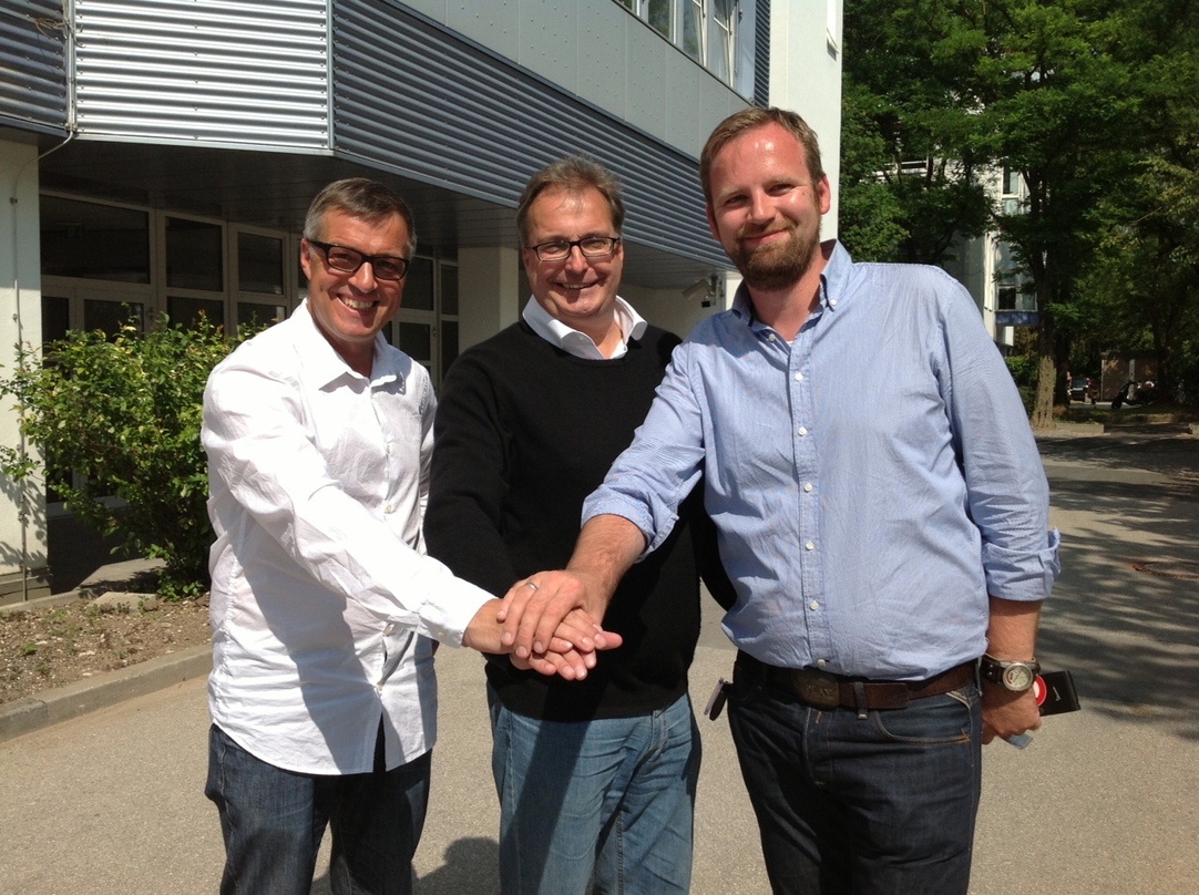 Besiegelten ihre Kooperation kürzlich in Unterföhring (von links): Harry Seedorf (Seedorf TV), Jörg Mandt (Bauer Entertainment) und Christian Legler (Studio D4)