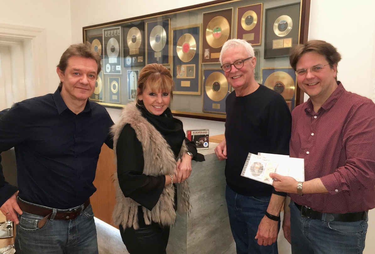 Bei der Vertragsunterzeichnung (von links): René Fabrizius (Meisel), Kirsten Meisel (G.F. Meisel), Alfred Wagner (duo-phon-records) und Marcus Zander (Zett, Meisel)
