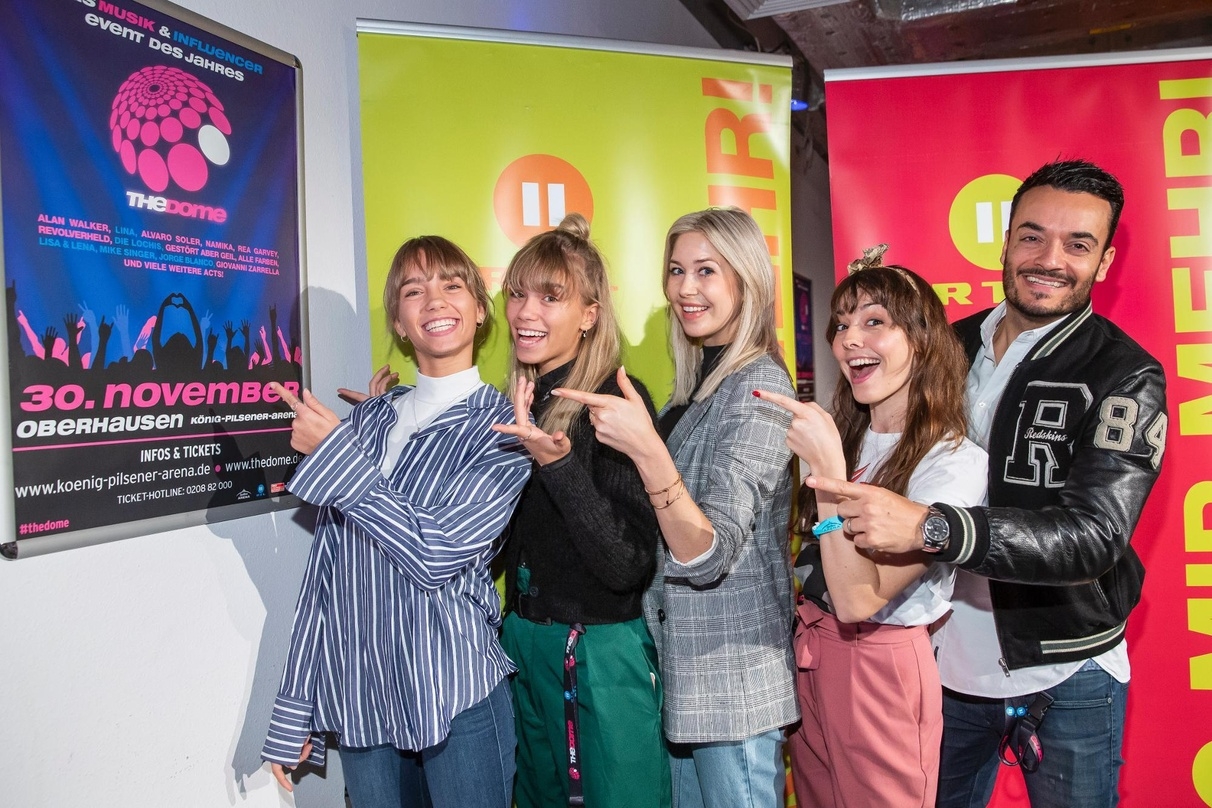 Moderieren 2018 bei The Dome: Lisa & Lena, Meike Gehring, Julia Krüger und Giovanni Zarrella