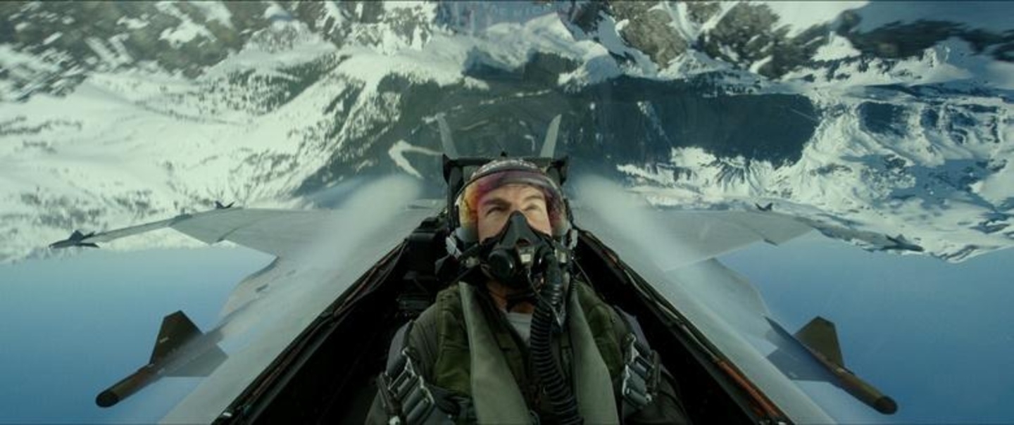 Fly like a turbo eagle: Tom Cruise in "Top Gun Maverick"