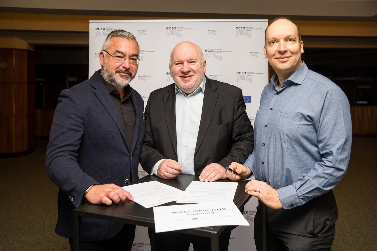  Bieten neuen Service für Komponisten und Songwriter (von links): Alfons Karabuda, John Groves und Anselm Kreuzer 