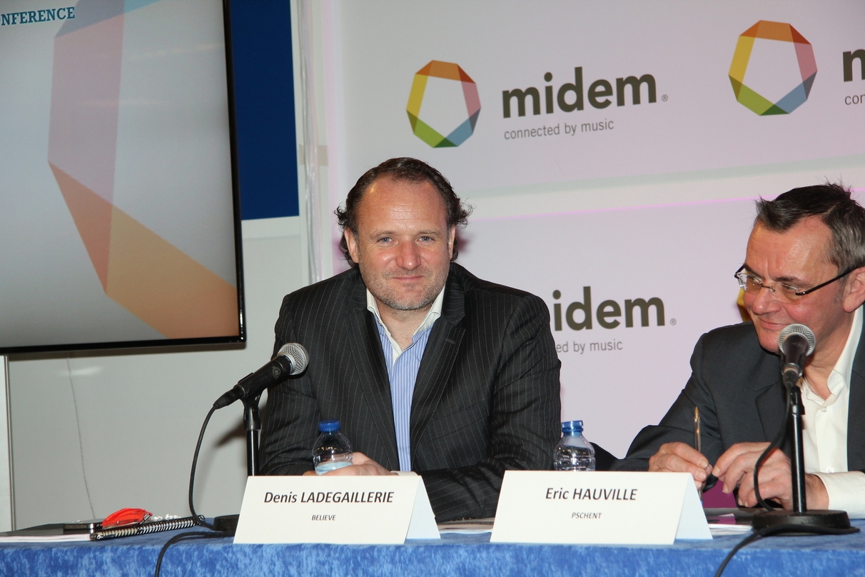 Pressekonferenz auf der Midem: Denis Ladegaillerie (Believe Digital, links) und Eric Hauville (Pschent) ...