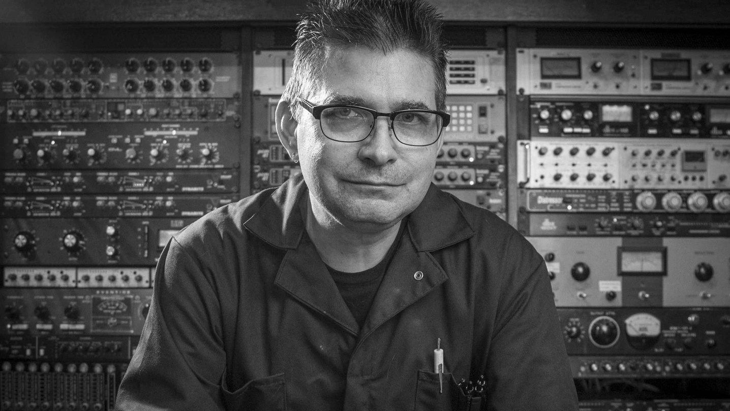 June 21, 2022: Music producer Steve Albini in his Chicago studio in 2014. Albini, who produced albums by Nirvana, the Pixies and PJ Harvey, died Tuesday, May 7, 2024, at age 61. - ZUMAm67_ 20220621_zaf_m67_036 Copyright: xBrianxCassellax