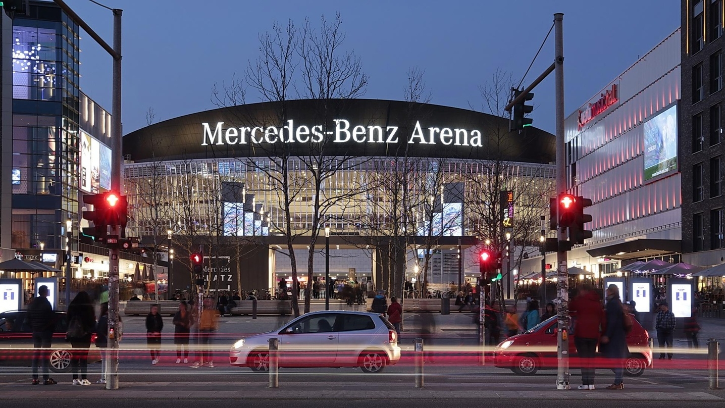 Reduziert den Strombverbrauch beim Sportlicht um 30 Prozent: die Mercedes-Benz Arena in Berlin