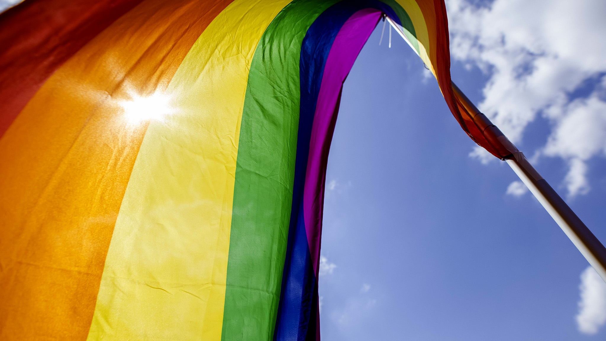 Wie gut sind deutsche Unternehmen auf die Bedürfnisse der LGBTIQ+ Community eingestellt? Das misst der  Pride-Index 2021 der Uhlala Group. Er rückt das Engagement von deutschen Unternehmen und Organisationen für deren lesbische, schwule, bisexuelle, trans- und intergeschlechtlichen sowie queeren Mitarbeitenden in den Vordergrund.