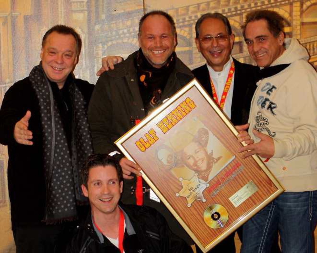 Feierten den Gold-Erfolg: Olaf Henning und sein Team