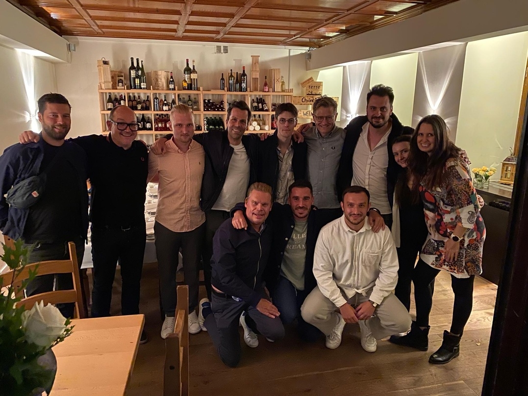 Arbeiten weiter vertrauensvoll zusammen: das Team von Good Kid Records und die Partner von Universal Music