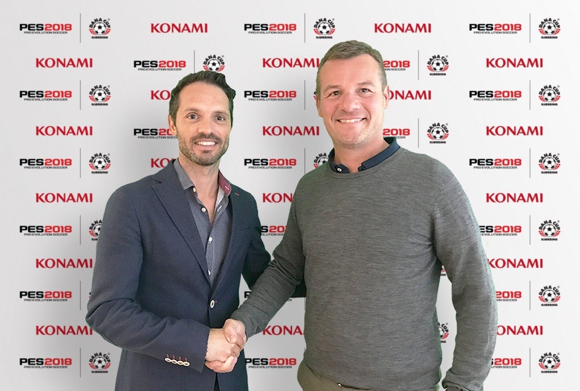 (v. l.) Jonas Lagaard von Konami und Mads Toudal Larsen vom Dana Cup freuen sich über die neue Partnerschaft