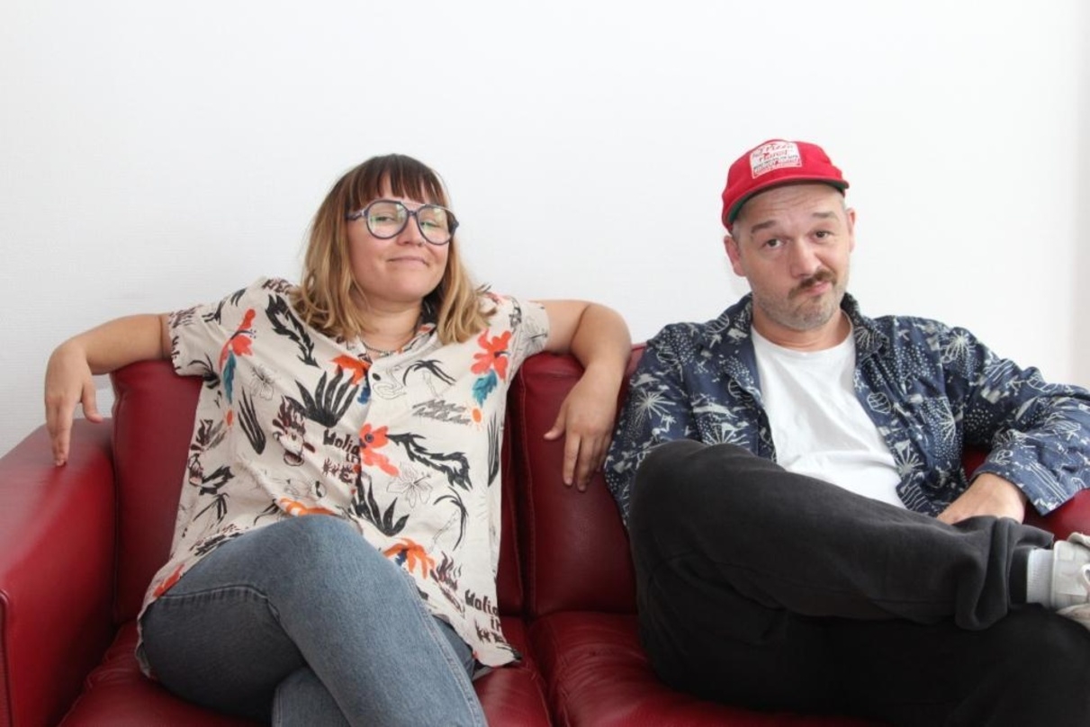 Feiern mit ihrem neuen Album "Trips & Ticks" unerwartete Chartserfolge: Jen Bender und Raphael Schalz von Grossstadtgeflüster