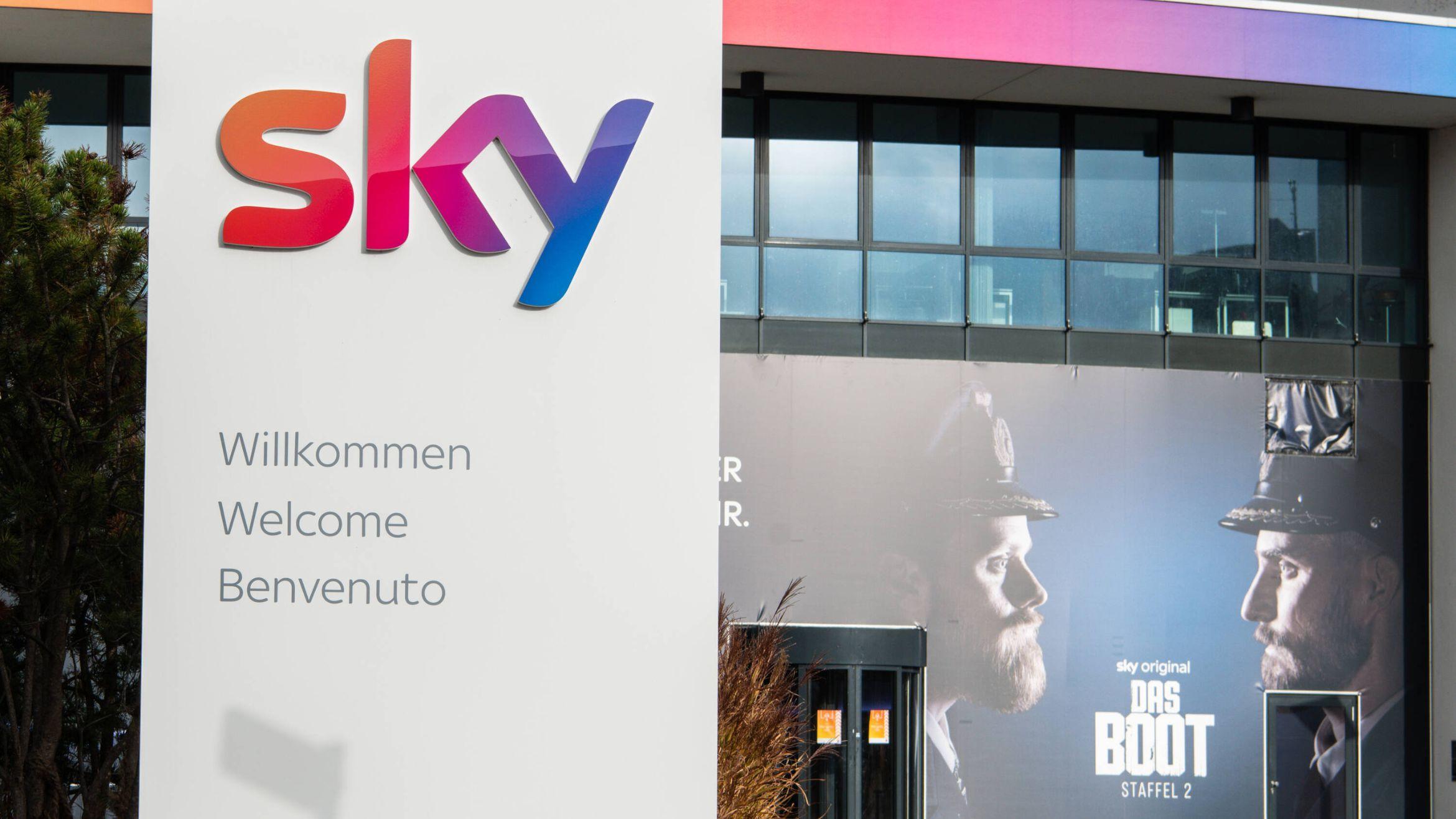 München Haupteingang zur Firmenzentrale des Fernsehsenders Sky –