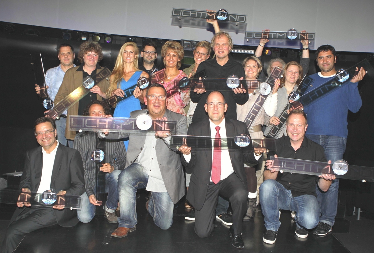 Bei der Platin-Verleihung: Lichtmond und ihr Team im Hamburger Planetarium