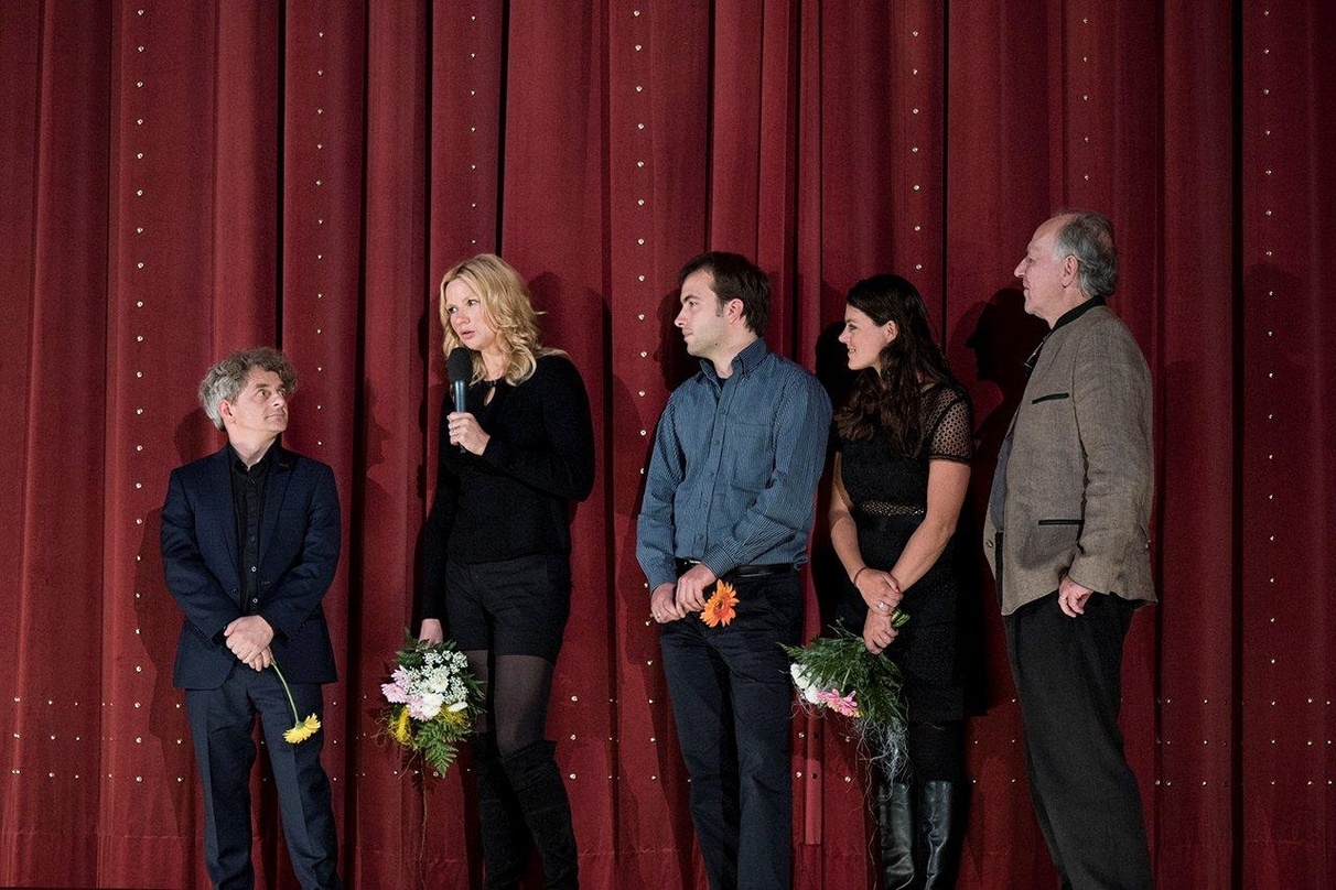Bei der Premiere von "Salt and Fire" (v.l.n.r.): Volker Michalowski, Veronica Ferres, Ralf Berchtold und Amara Palacios (beide Construction Film) sowie Werner Herzog.