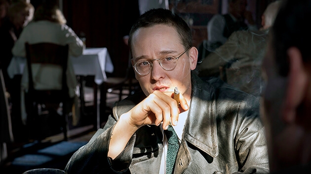 Tom Schilling als Bertold Brecht im ARD-Zweiteiler "Brecht"