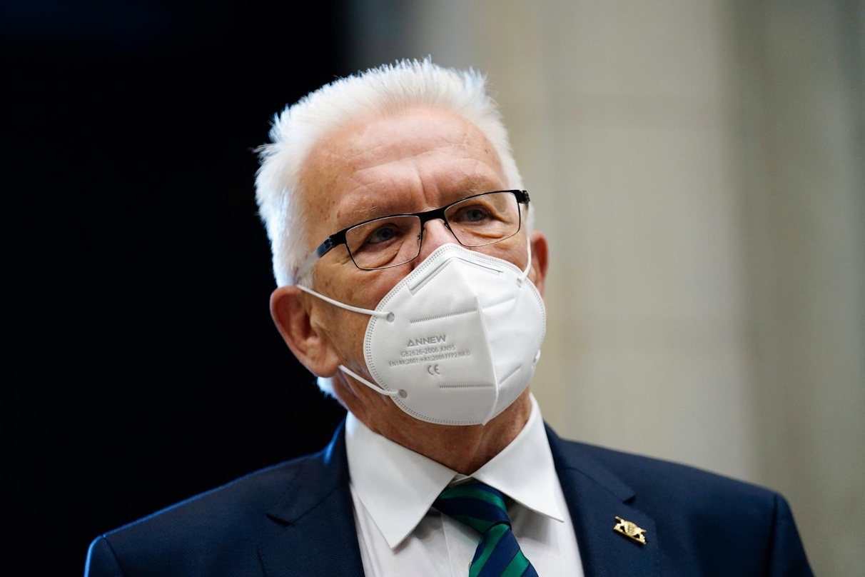 In den baden-württembergischen Kinos, die die 2G-Regel anwenden, kann auch Ministerpräsident Winfried Kretschmann ab morgen auf den Mund- und Nasenschutz verzichten