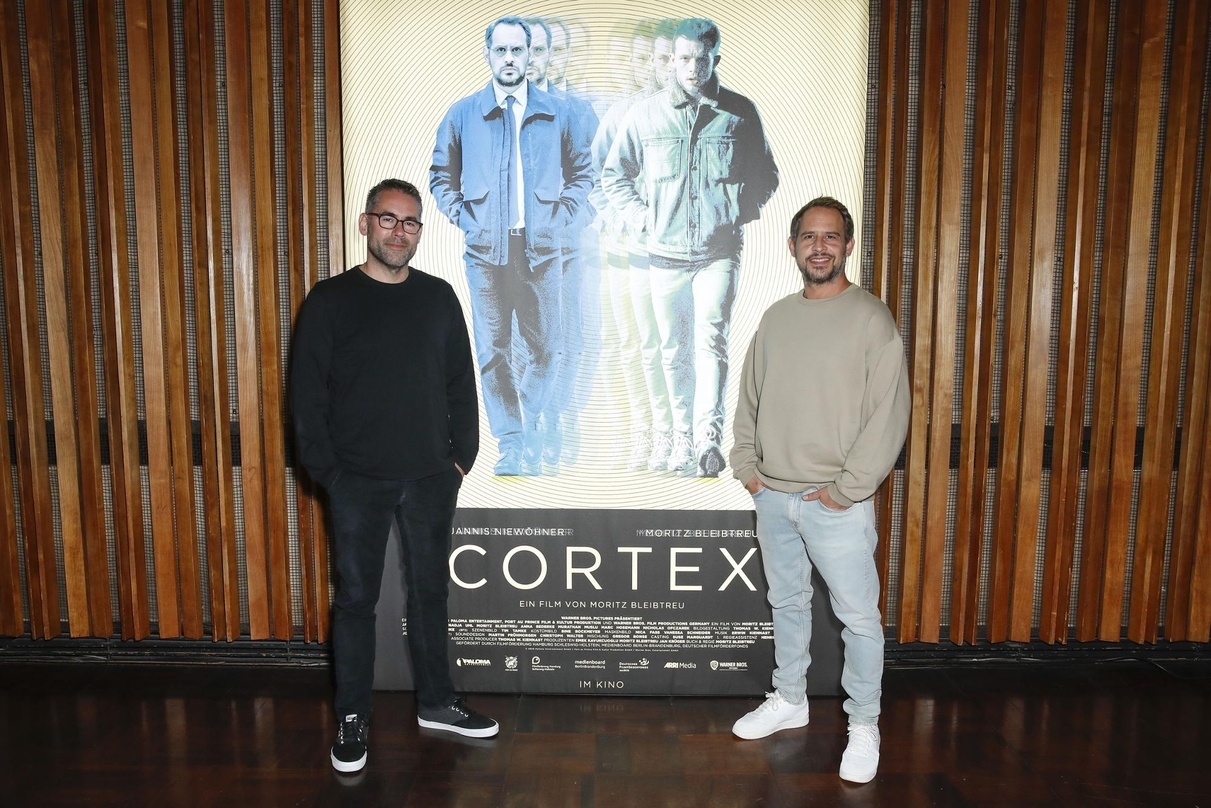 Produzent Emek Kavukcuogl (li.) mit Regisseur, Drehbuchautor und Hauptdarsteller Moritz Bleibtreu beim Special Screening von "Cortex" in Berlin 