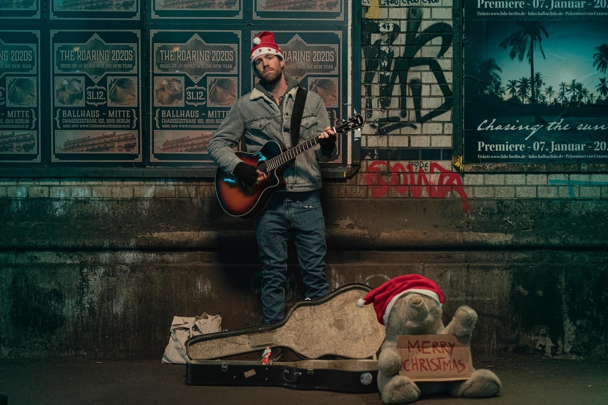 Trauriger, lustiger Weihnachtsmann: Luke Mockridge in "ÜberWeihnachten"