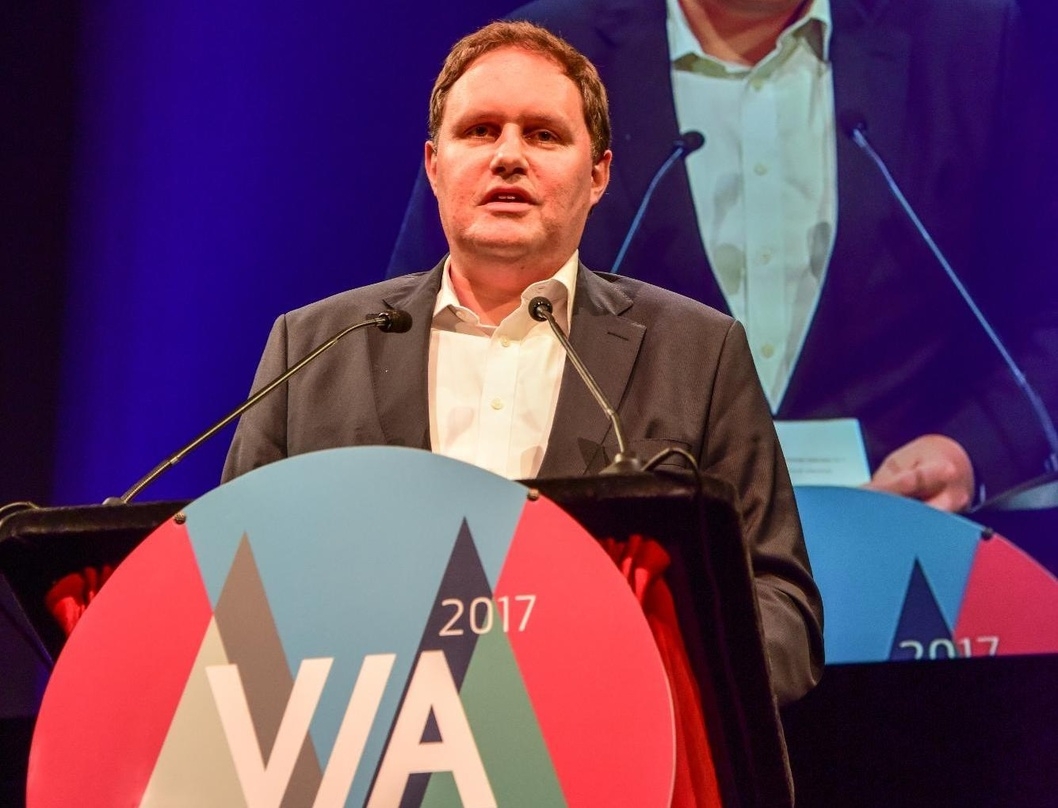 Konnte unter anderem mit seinen Reden zur Verleihung der VIA VUT Awards Fans im Musikgeschäft gewinnen: Hamburgs Kultursenator Carsten Brosda