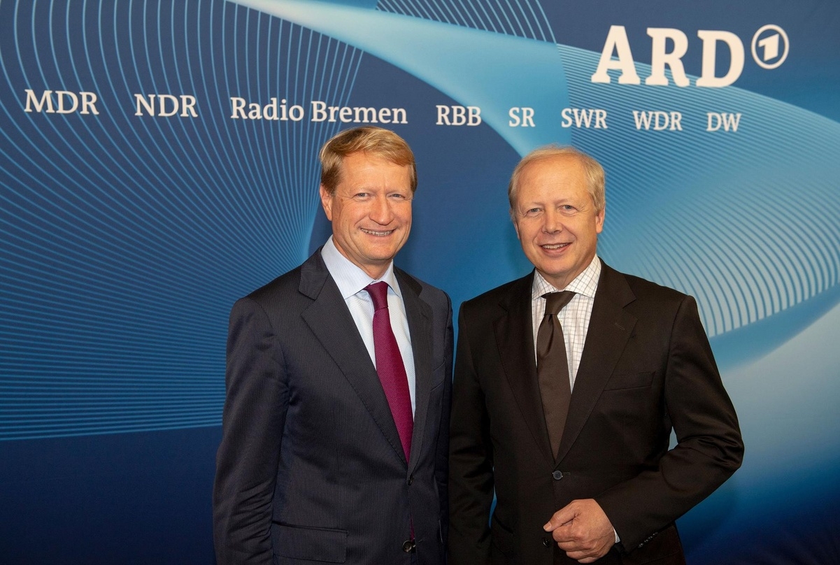 Der künftige ARD-Vorsitzende Tom Buhrow (re.) mit dem amtierenden ARD-Vorsitzenden und seinem künftigen Stellvertreter Ulrich Wilhelm