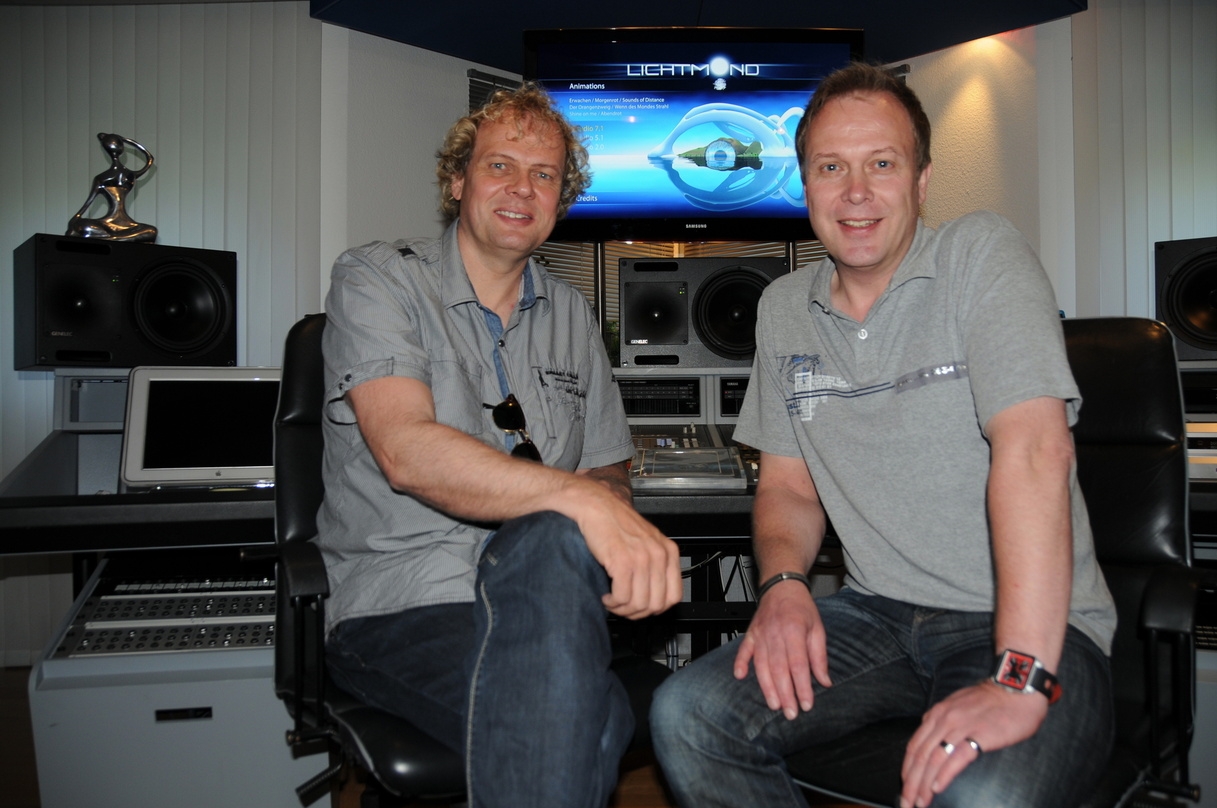 Technikfans: die Lichtmond-Macher Giorgio (l.) und Martin Koppehele