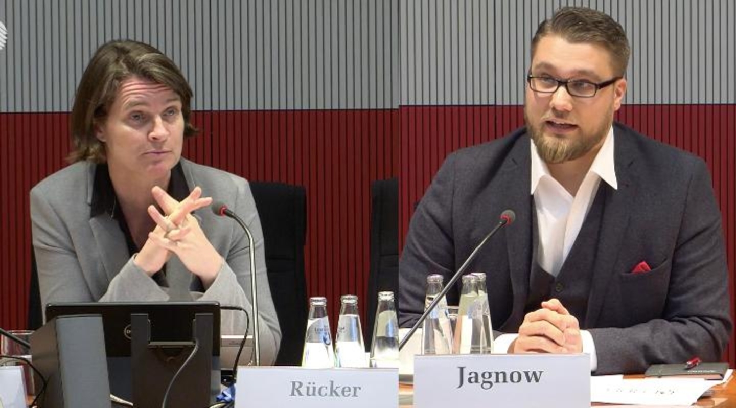 Veronika Rücker vom DOSB und Hans Jagnow vom ESBD bei der Anhörung im Sportausschuss des Bundestags