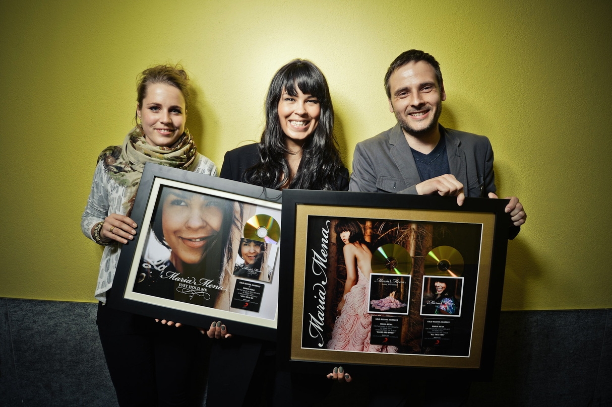 In Zürich traf Maria Mena (M.) auf Lena Fischer (Promotion Manager Sony Music Switzerland) und Beat Milter (Product Manager Sony Music Switzerland)