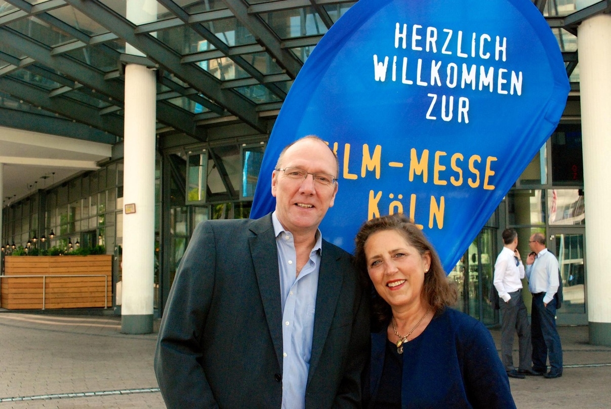 Cinedom-Hausherr Martin Ebert begrüßte Petra Müller, GF der Film- und Medienstiftung NRW, die erneut als Partner der Film-Messe fungierte