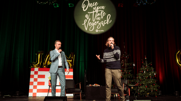 Jan Böhmermann (l.) und Olli Schulz bei der Weihnachtsausgabe 2019 von "Fest & Flauschig"