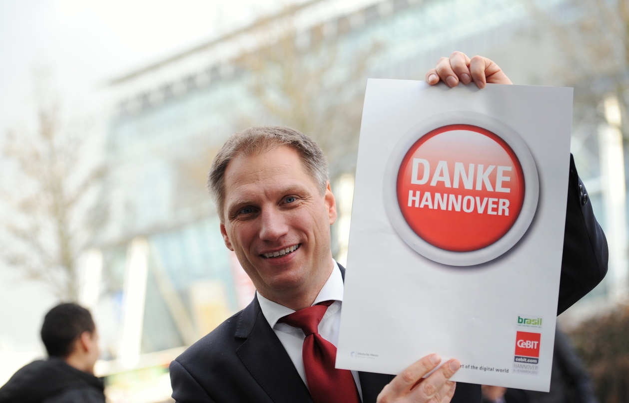 Frank Pörschmann, Geschäftsbereichsleiter CeBIT bei der Deutschen Messe AG, dankt Hannover für die geglückte Aktion Roter Punkt während des Ver.di-Streiks am CeBIT-Donnerstag