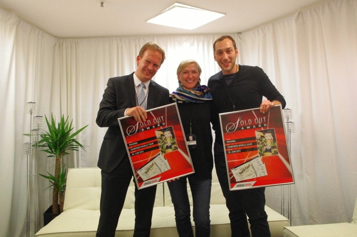Bei der Award-Übergabe (von links): Stefan Löcher, Annelu Keggenhoff und André Lieberbeg