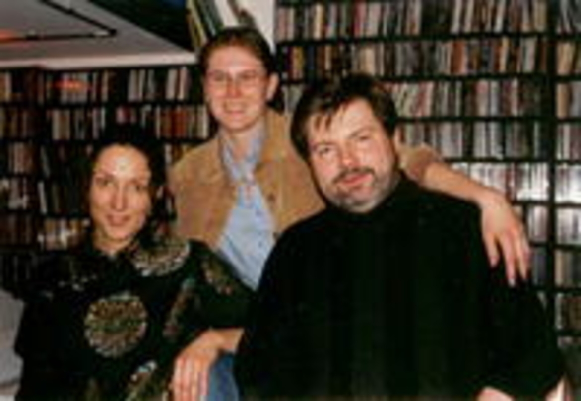 Im neuen Shop angekommen: Thomas Glück (r.) mit seinen Mitarbeiterinnen Britta Stippich und Lisa Freundt (l.)