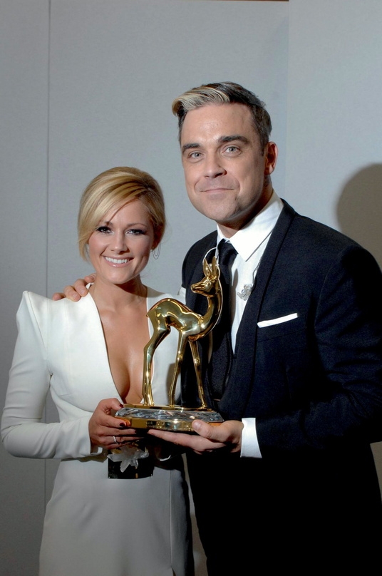 Stehen in Österreich mit ihren Alben derzeit auf eins und zwei: Robbie Williams und Helene Fischer, hier gemeinsam bei der Bambi-Verleihung 2013