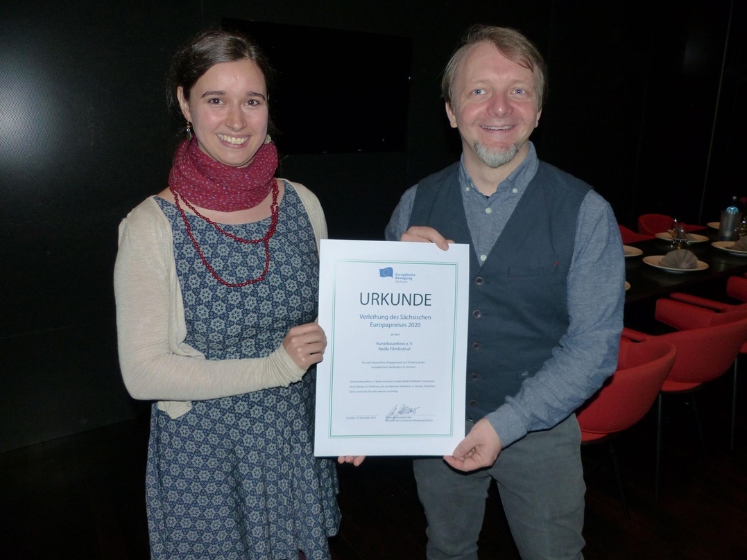 Ruth Lorenz und Tobias Gubsch vom Neiße Filmfestival bei der Verleihung des Sächsischen Europapreises 