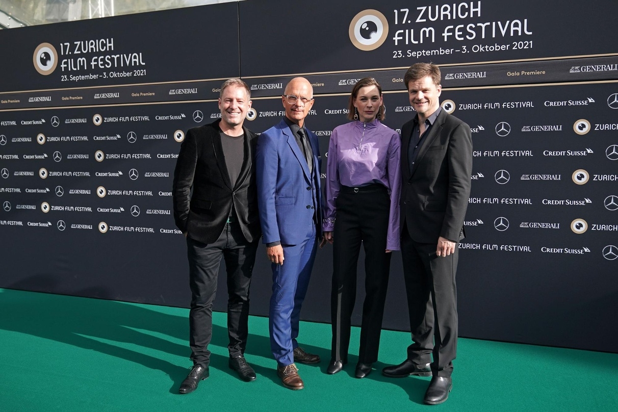 (v.l.:) Florian Gallenberger, Christoph-Maria Herbst, Christiane Paul und Benjamin Herrmann feierten Premiere in Zürich