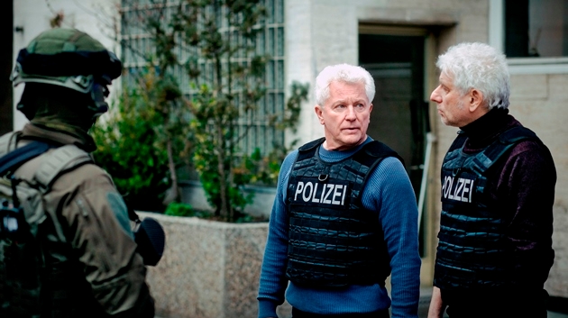 Kriminalhauptkommissare Ivo Batic (Miroslav Nemec, l.) und Franz Leitmayr (Udo Wachtveitl) im "Tatort: Unklare Lage"