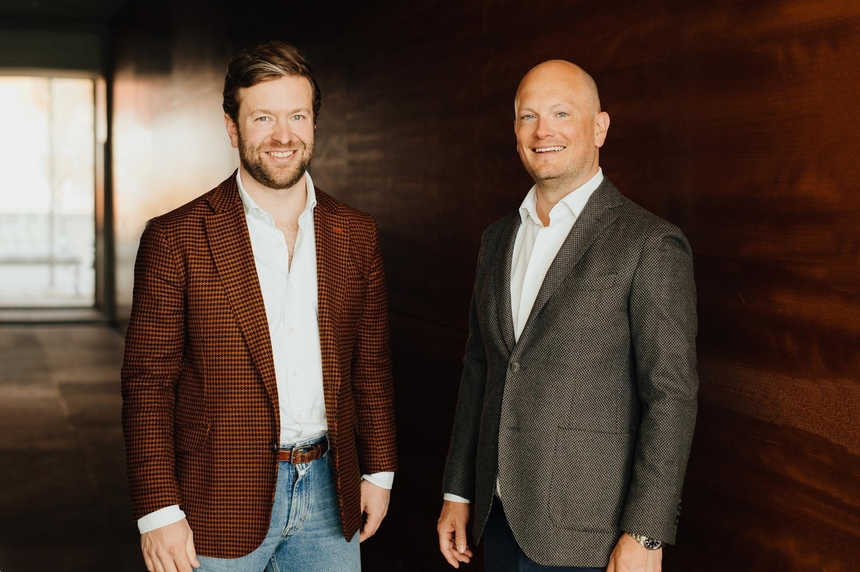 Neues Team: CEO Jonas Haentjes (links) begrüßt mit Christoph Engel einen neuen CFO bei Edel