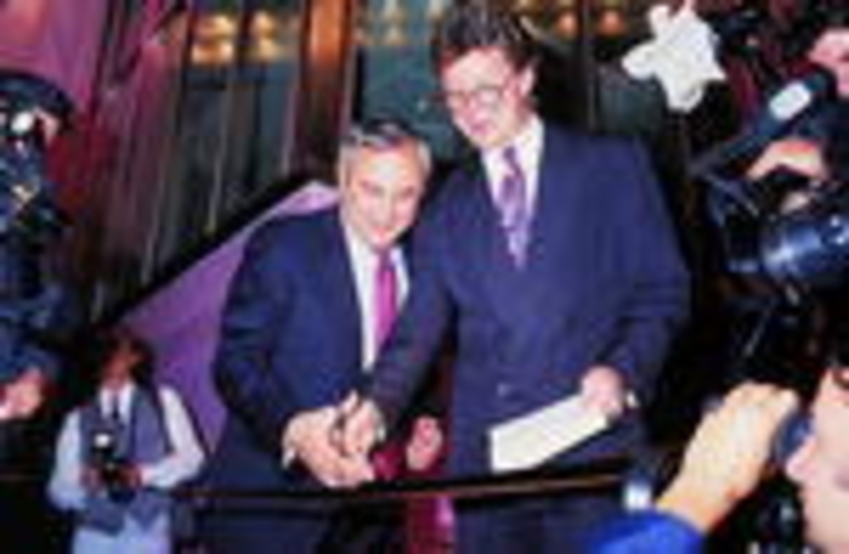 Hans-Joachim Flebbe (r.) und Mitbegründer Bodo Scriba eröffneten vor zehn Jahren das Maxx