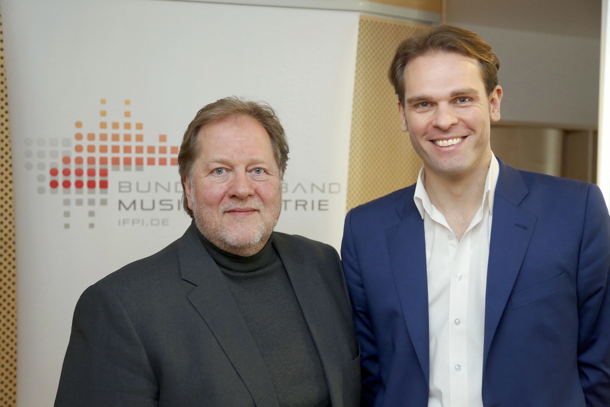Liegen mit dem deutschen Musikmarkt 2014 erneut im Plus: Dieter Gorny (links) und Florian Drücke, hier bei einer früheren Präsentation