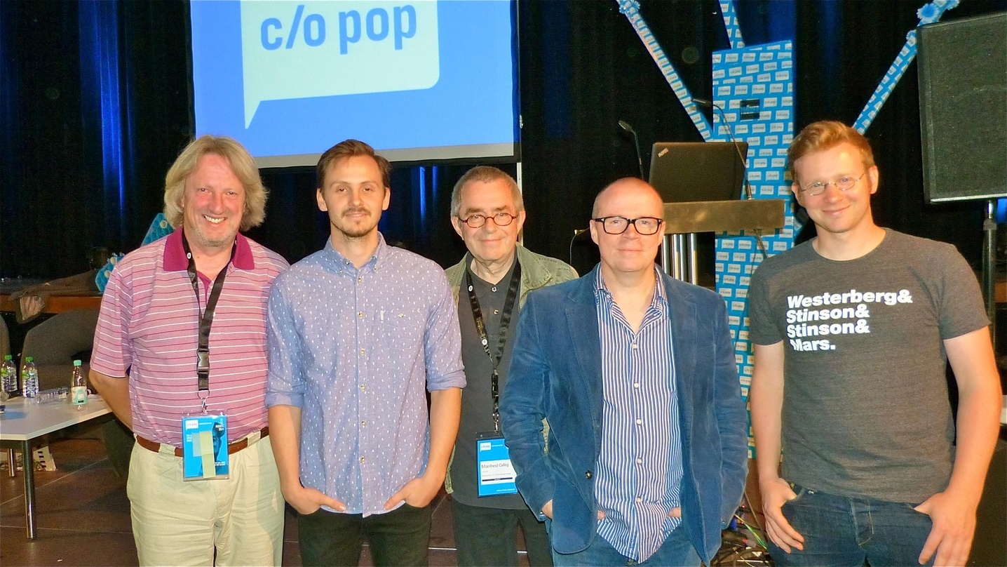Vier Kritiker und ein Künstler (von links): Mike Kamp, Maxim, Manfred Gillig-Degrave, Sebastian Zabel, Daniel Koch
