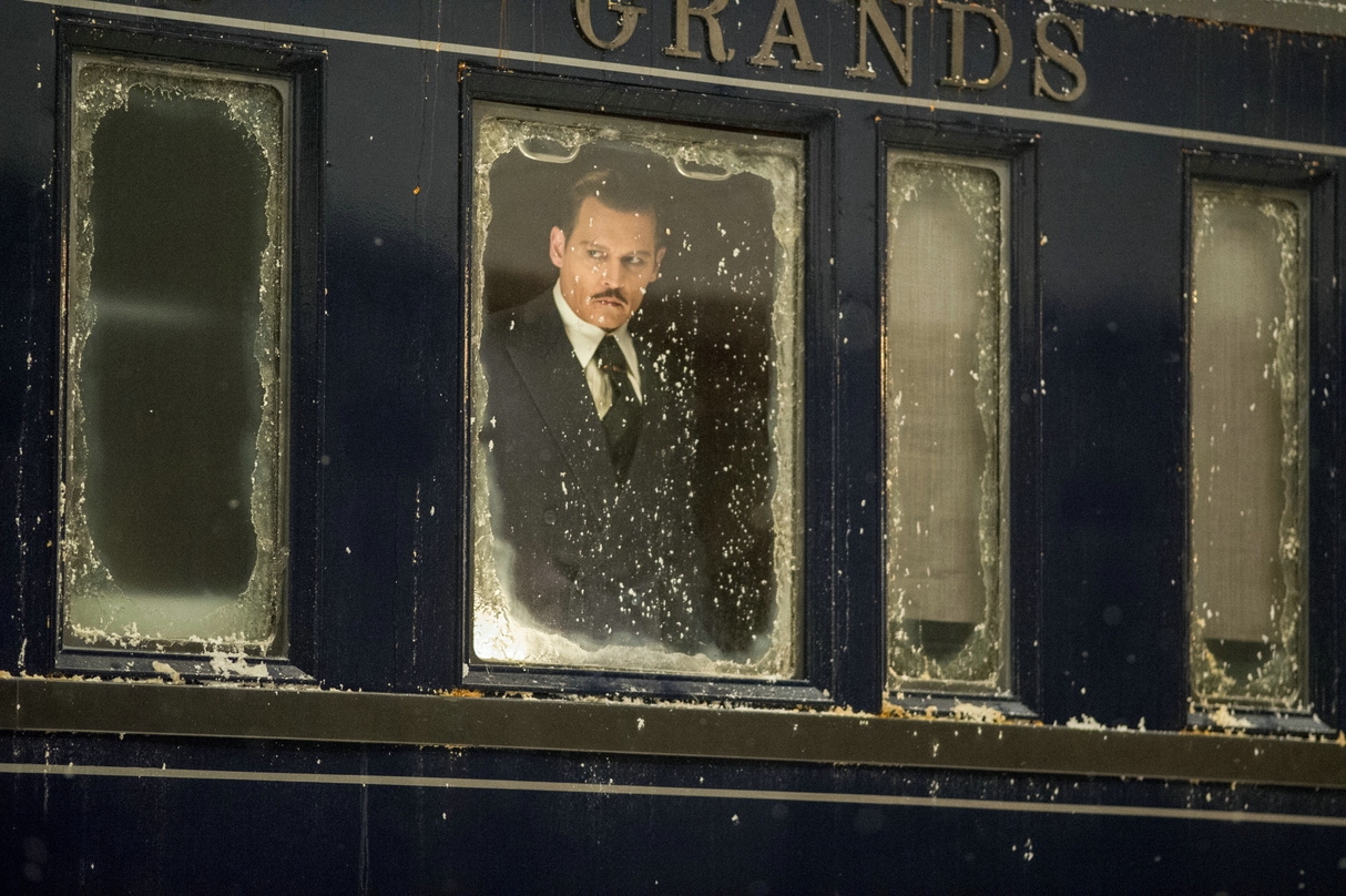Hier ermittelt er noch im Zug, bald darf er auf den Nil: Kenneth Branagh als Poirot